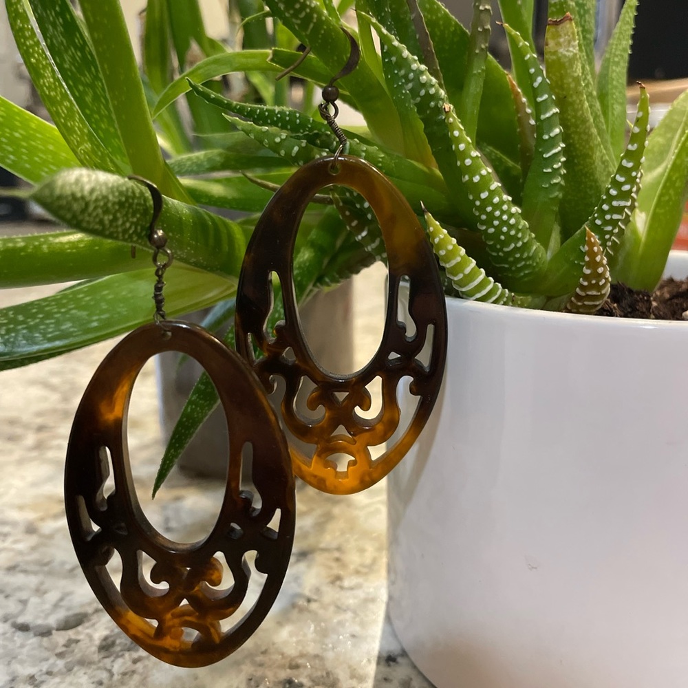 ~Vintage Tortoise Shell Patterned Earrings~